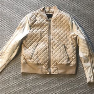 BCBG maxazria quilted beige and white jacket